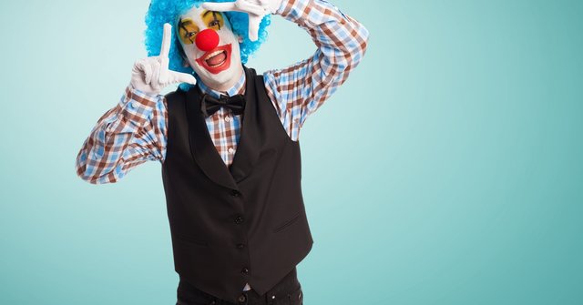 clown_with_hands_head