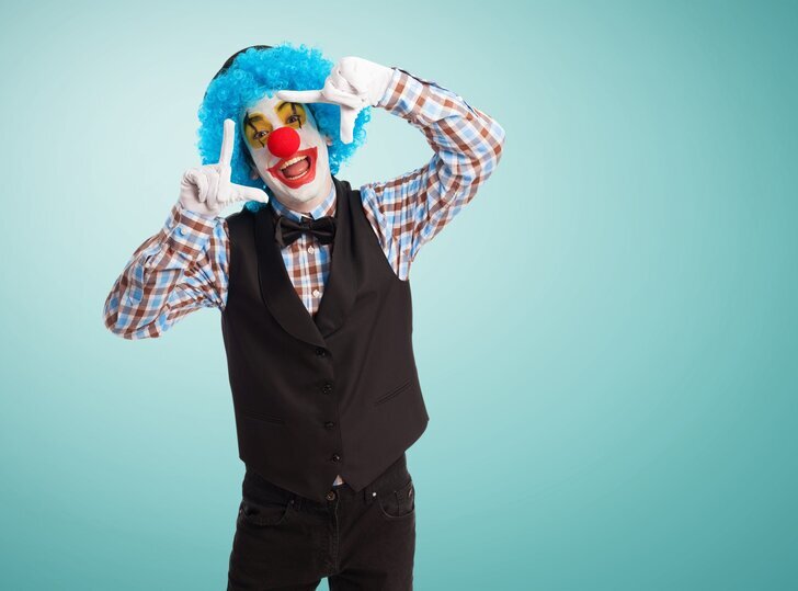 clown_with_hands_head_1_728_2500