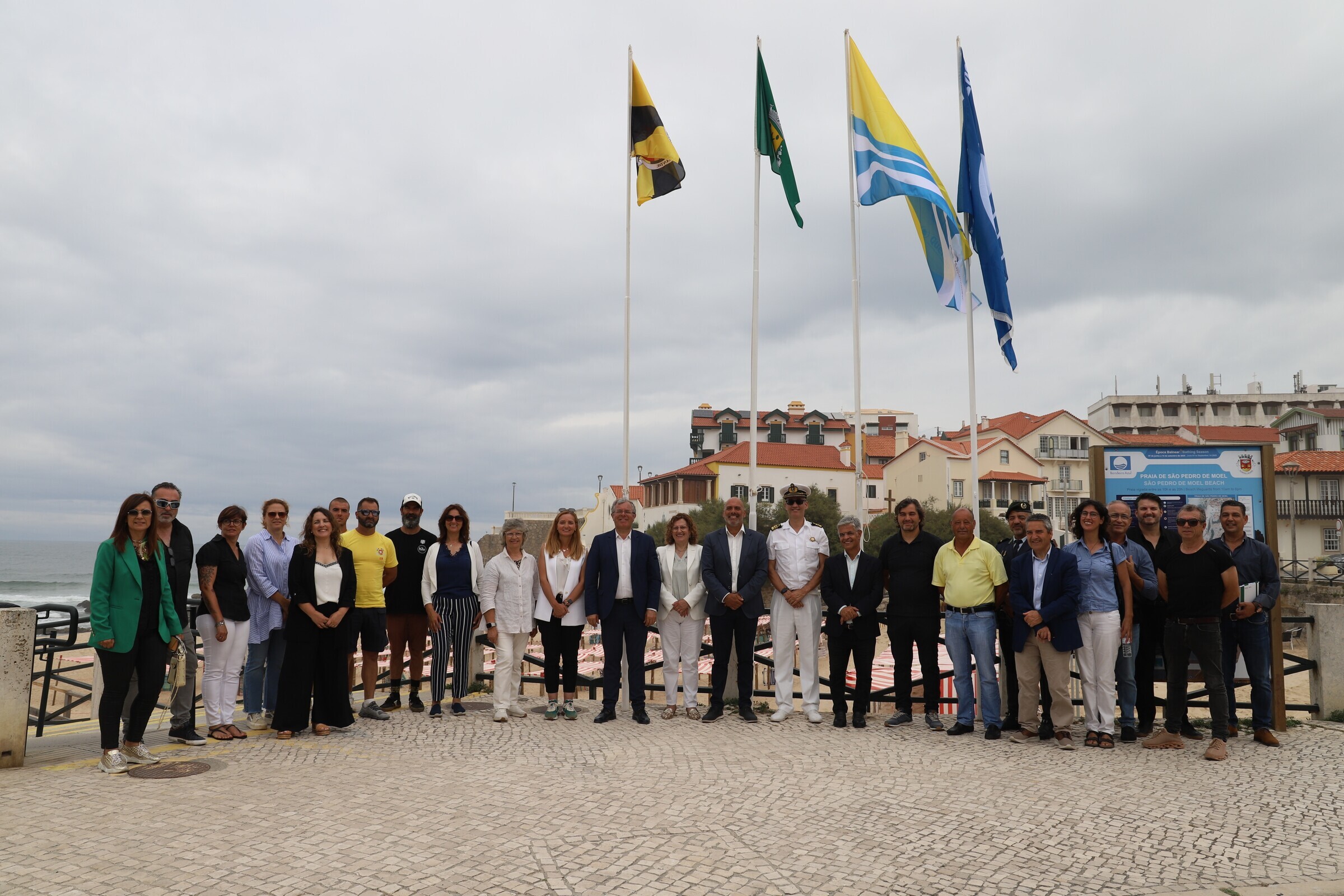 hastear_bandeira_azul_sao_pedro_moel_1